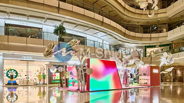 P3不規(guī)則LED顯示屏，迪奧專賣店，中國